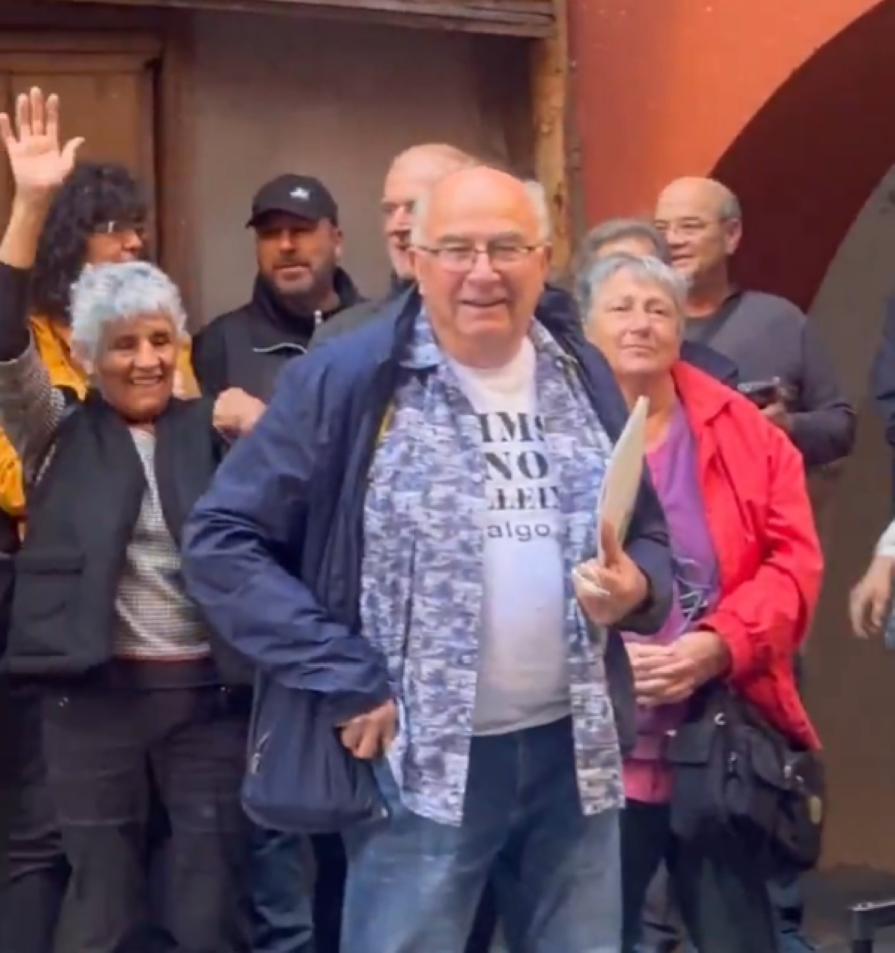 Pmies a la porta dels jutjats