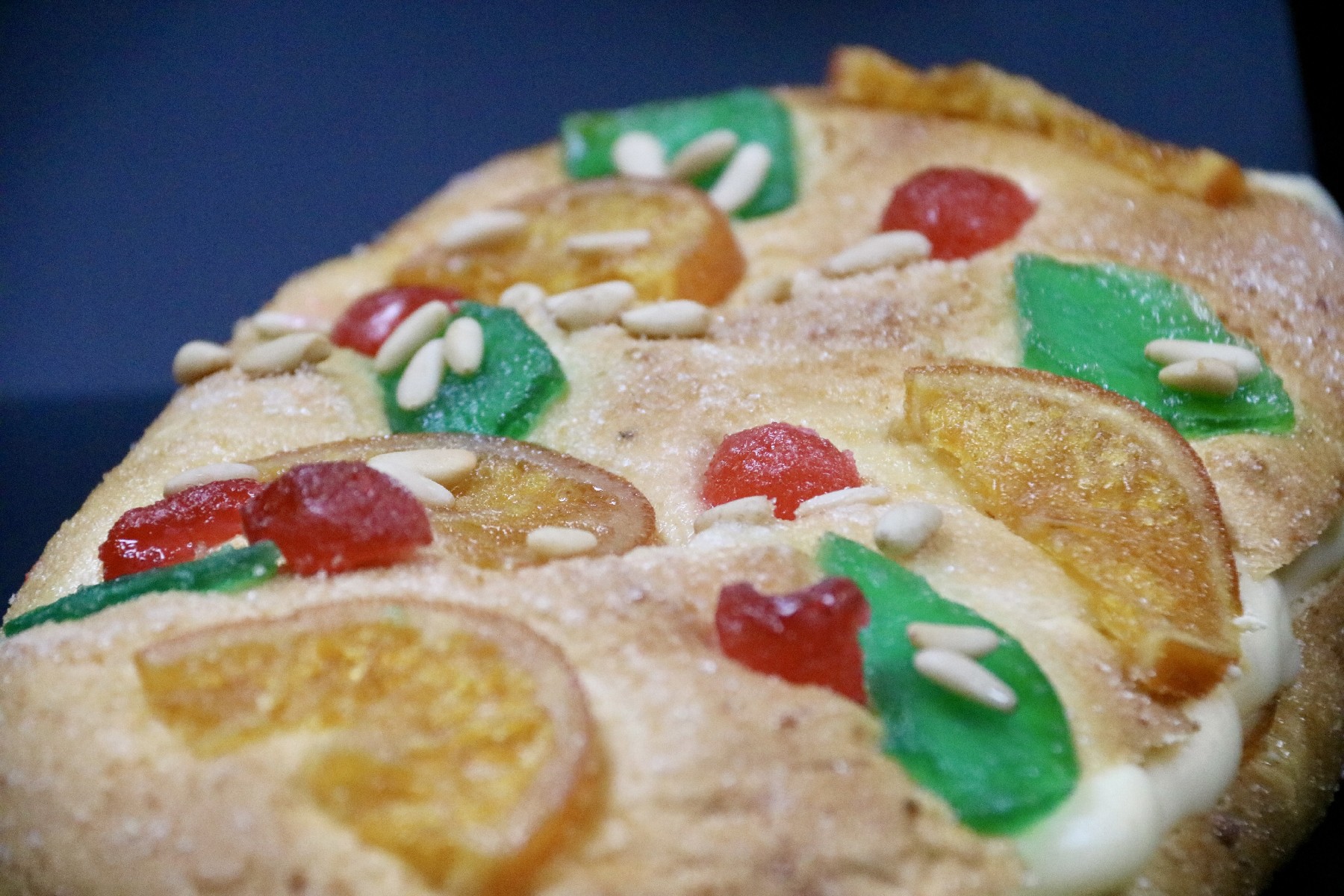 Coca amb fruita confitada