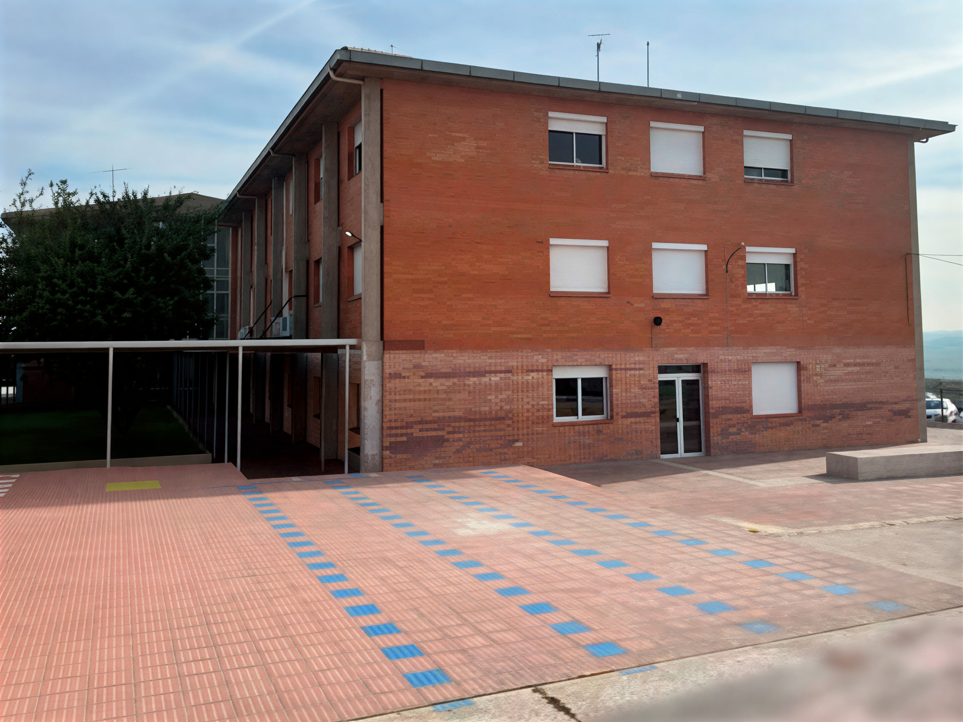 Façana on s'ubicarà el nou ascensor i escala